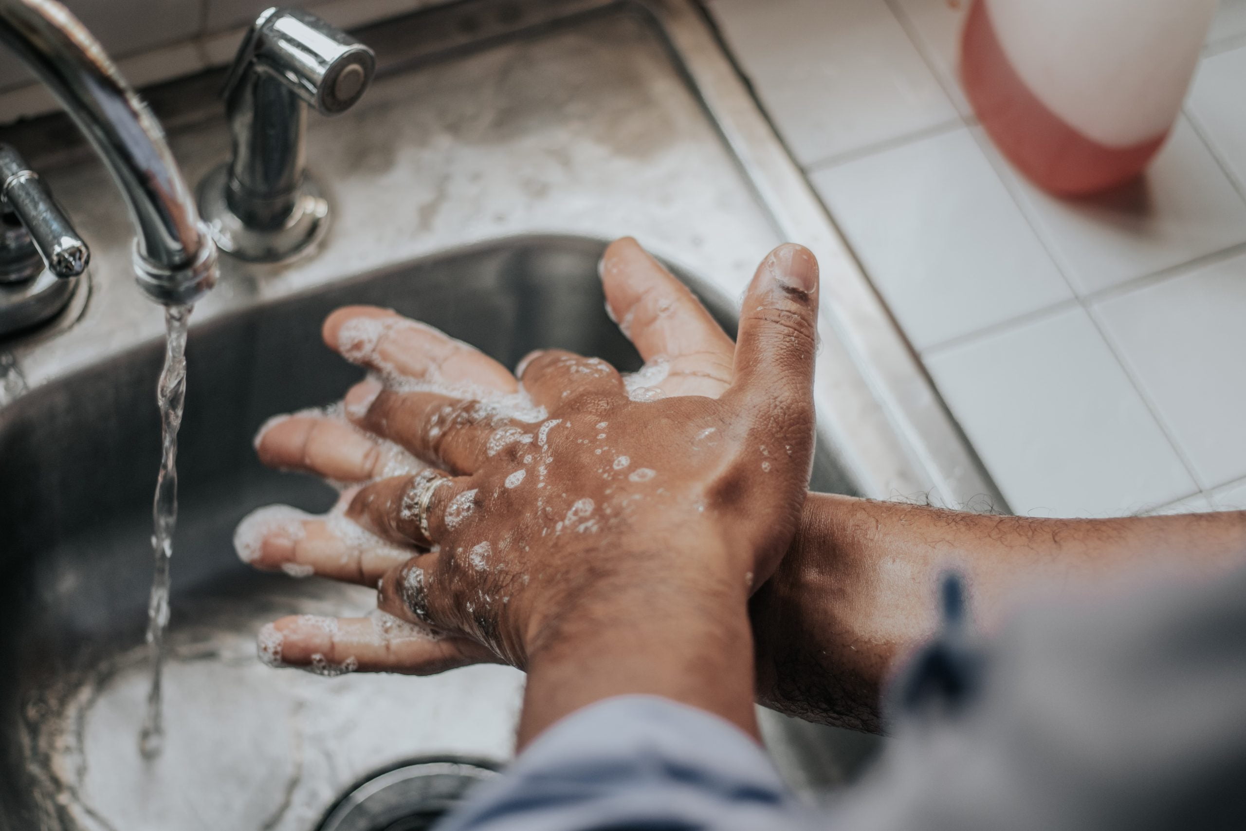 Les produits de beauté concentrés à diluer : une alternative éco-responsable tendance