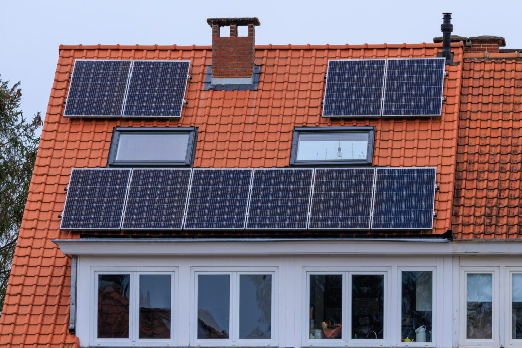 Onduleurs solaires : trois risques cyber jugés élevés par des experts de l’UE