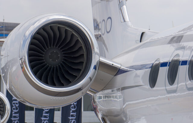 Pollution des avions : des particules 7 fois plus réactives en laboratoire