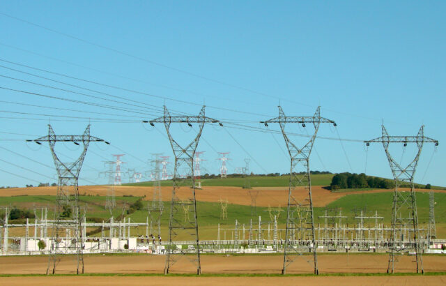 Crises électriques : pourquoi la France est mise en demeure sur son plan